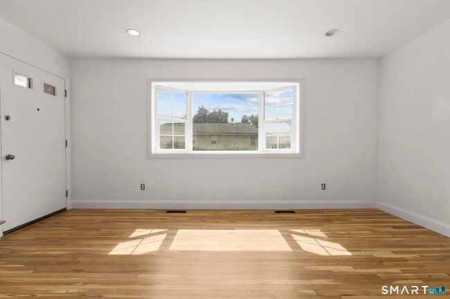6 Van Buskirk Ave