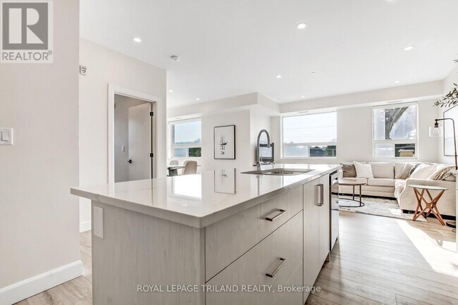 Photo - 16 Compass Trail Unité 203