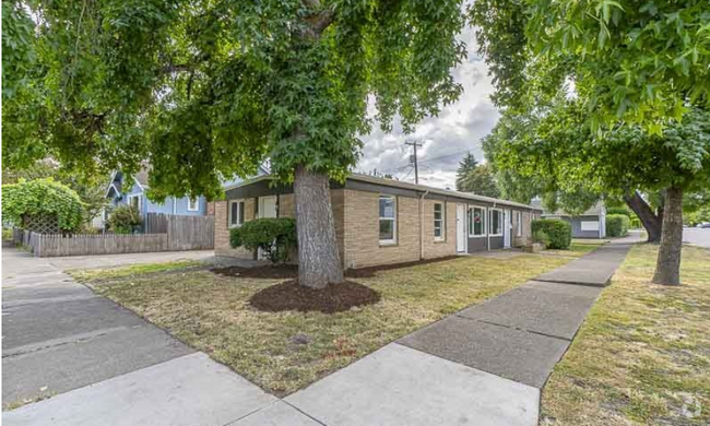 Building Photo - 1114 NW Harrison Blvd Unit 1114 Rental