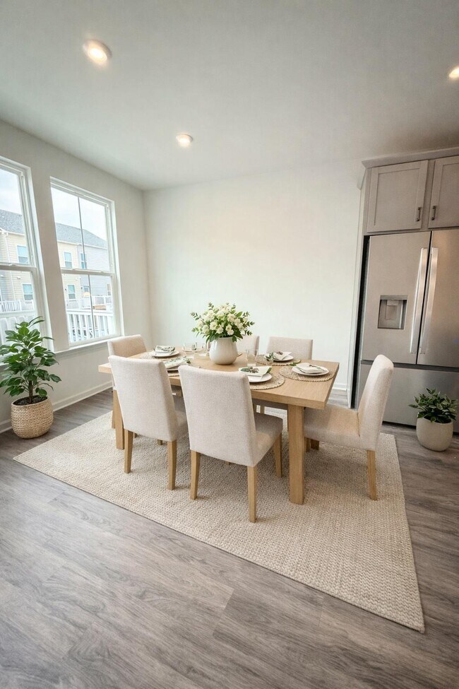 Photo - 10165 Queens Wy