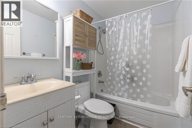 Photo - 1330 Jalna Blvd