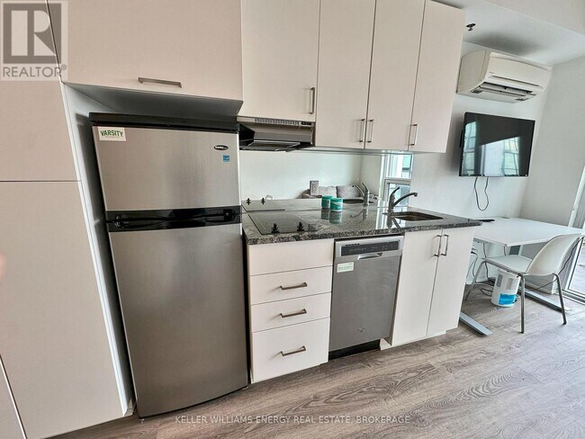 Photo - 1900 Simcoe St N Unit 241