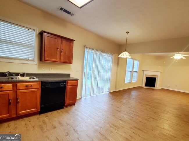 Photo - 1592 Thornwick Trace