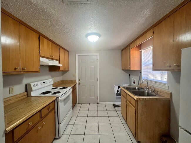 Photo - 1614 Lonnie Rd