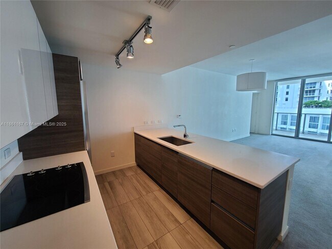 Photo - 1100S S Miami Ave Unidad 1211