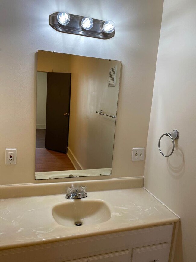 Photo - 645 Cullum St Unit 645