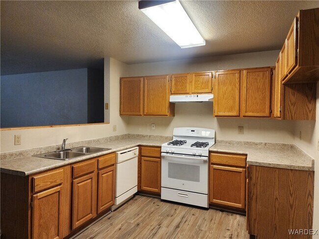 Photo - 813 Gemstone Ave