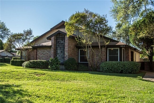 Photo - 1423 W Braker Ln Condo Unit B