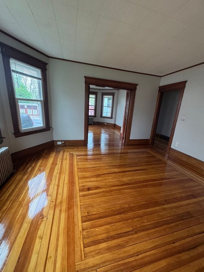 Photo - 64-66 Ames Ave Unidad 64 First Floor