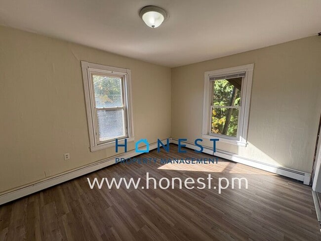 Building Photo - 7 Drummond St Unit 2