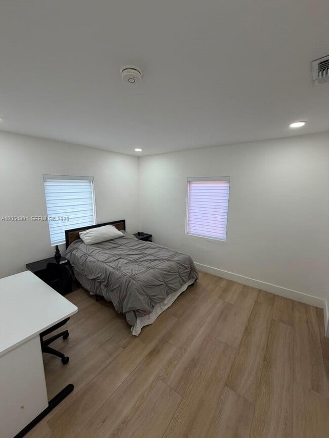 Photo - 1884 SW 16th St Unit Room