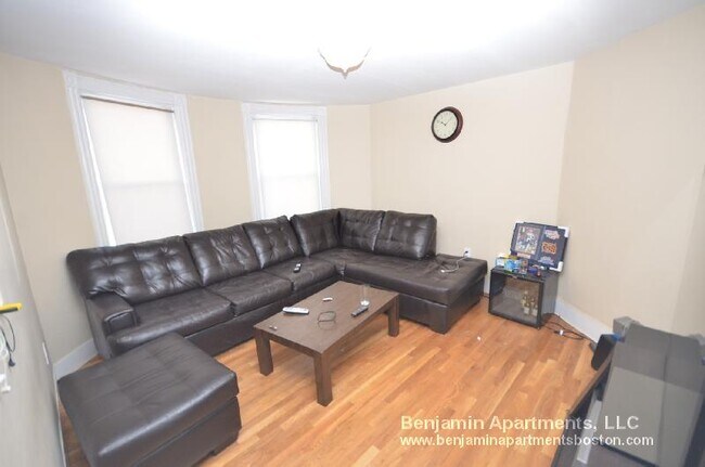 Photo - 861 E 1st St Unit 1