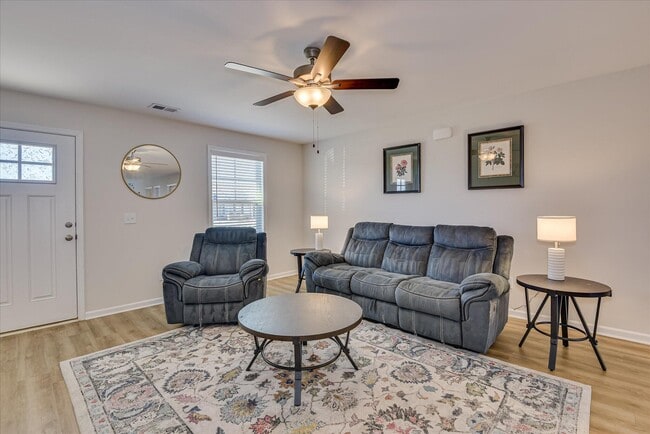 Photo - 2047 Catlet Ct