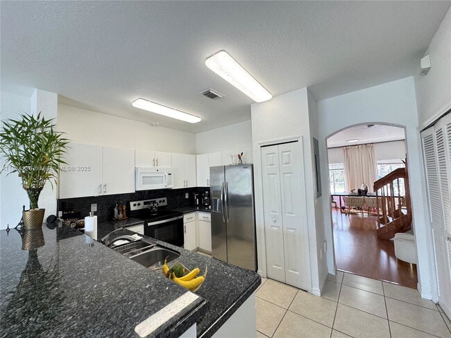 Photo - 10833 NW 83rd St