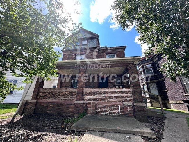 Building Photo - 1008-3 Vermilion-N