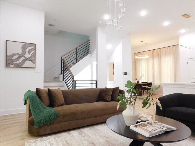 Photo - 3460 Bremond St