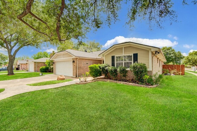 Spacious one story home on a corner lot! - Spacious one story home on a corner lot!