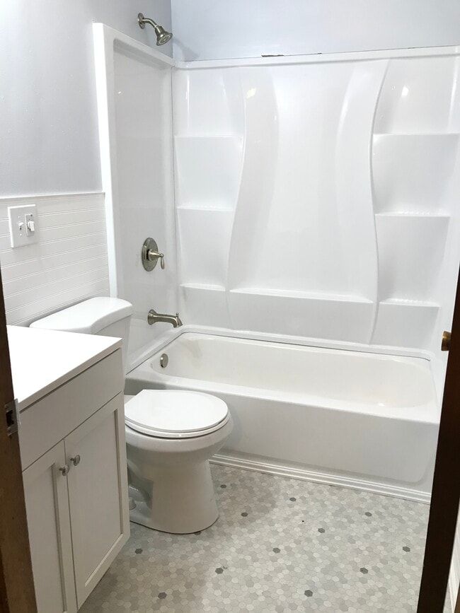 Building Photo - 9404 Fremont Ave N Unit 9404 Rental