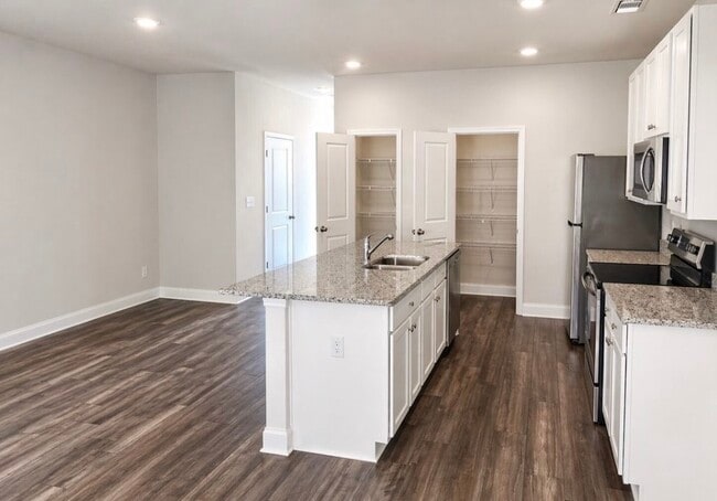 Photo - 373 Oakwood Dr NW