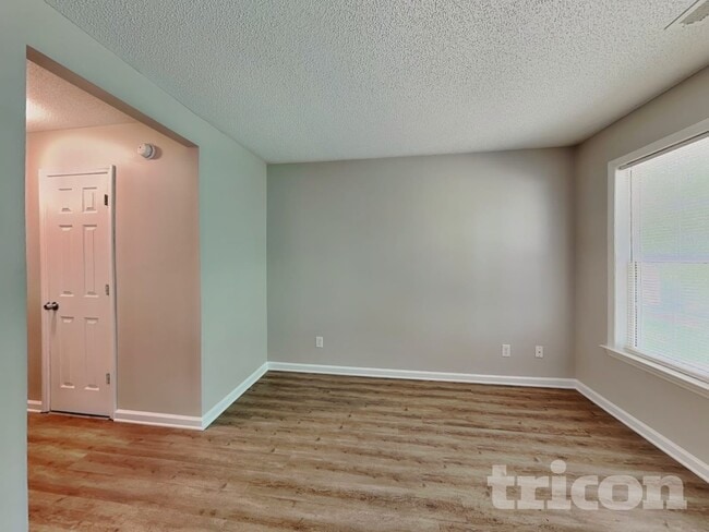 Photo - 4409 Woodlawn Dr