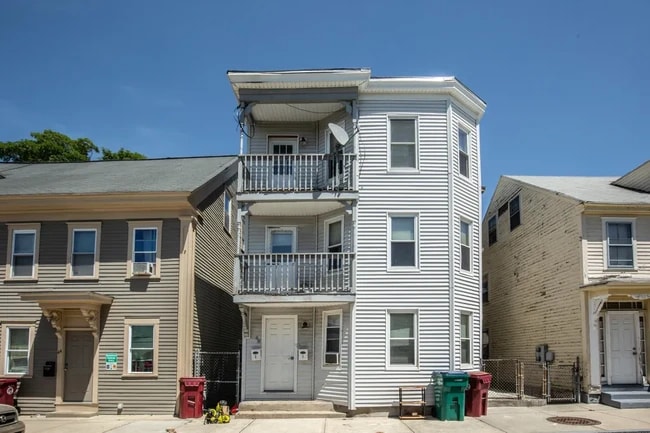 Building Photo - 46 Cork St Unit 1