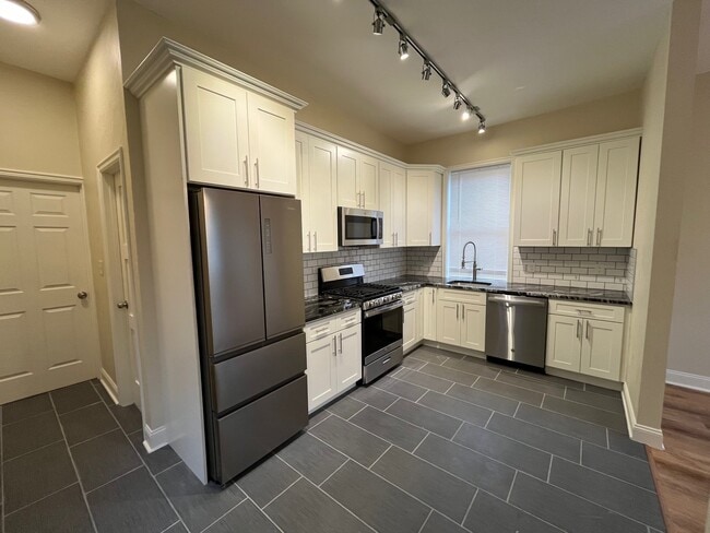 Photo - 4739 Essex Way