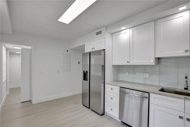 Photo - 4015 W Palm Aire Dr Unit 406