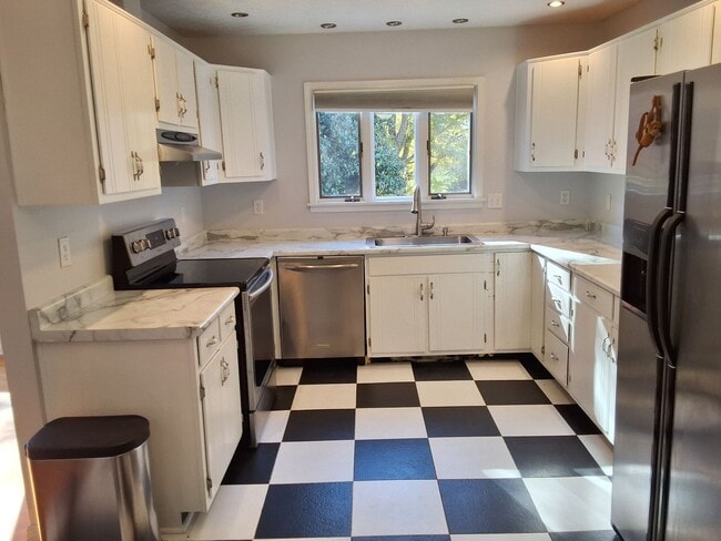 Photo - 813 Mohave Ct