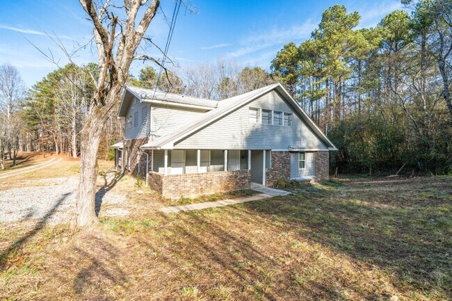 Photo - Southern Charm Meets Spacious Living – 5BR...