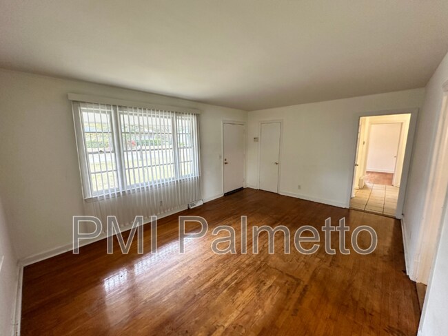 Photo - 6820 Waller St