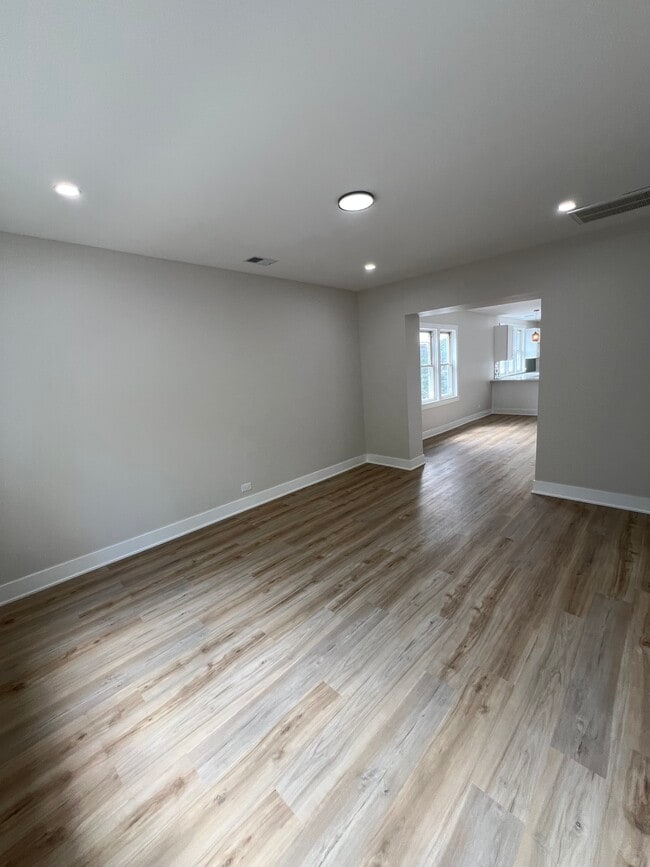 646 W 47th Pl Unidad 3rd Unit