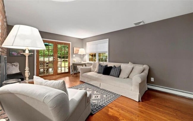 Photo - 240 Plainview Rd