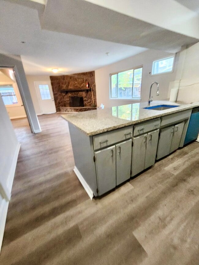 Photo - 2840 Belden St