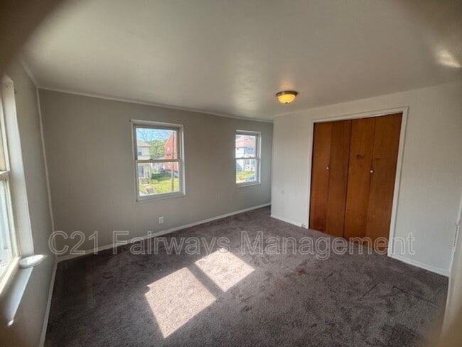 Photo - 922 Vankirk St