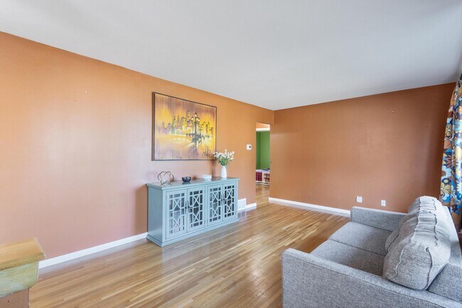 Photo - 5800 Moore Lake Dr W