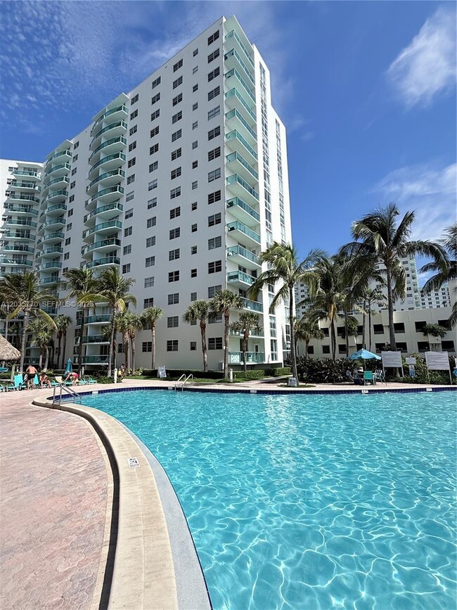 Building Photo - 3901 S Ocean Dr Unit 14U