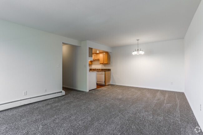 The Belmont - 1 Bed/ 1 Bath - 650 Sq Ft - Lakota Lake Apartments