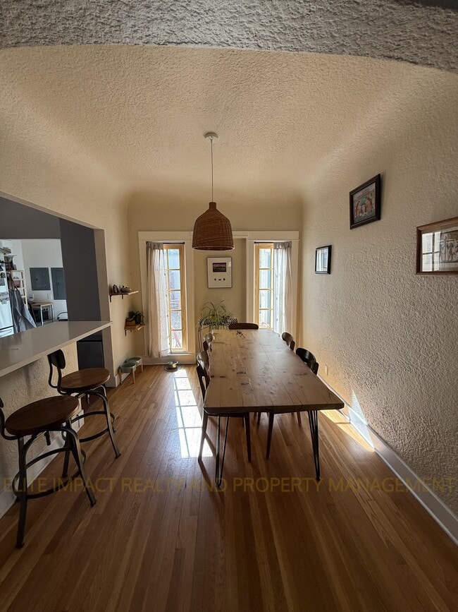 Photo - 2548 E 3rd St