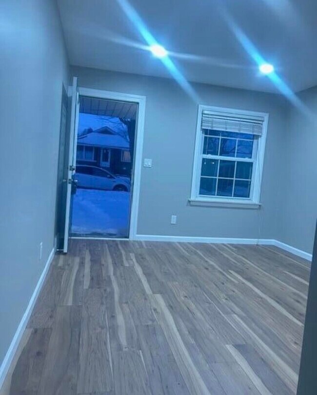 Photo - 1977 Princeton Rd