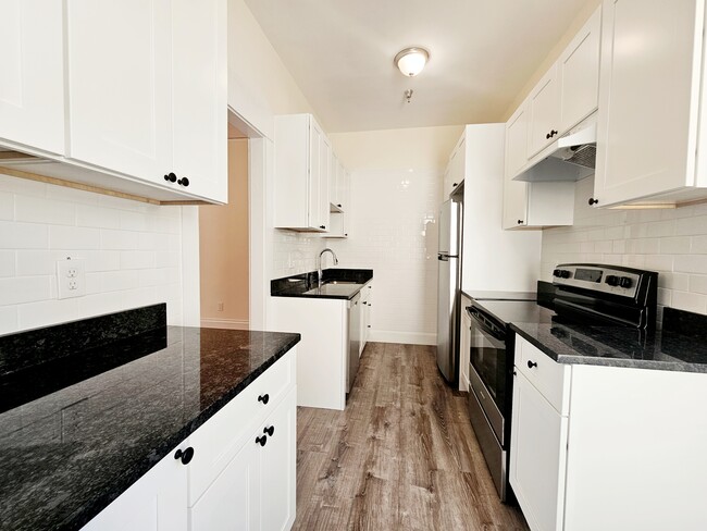 Building Photo - 508 Beacon St Unit 43