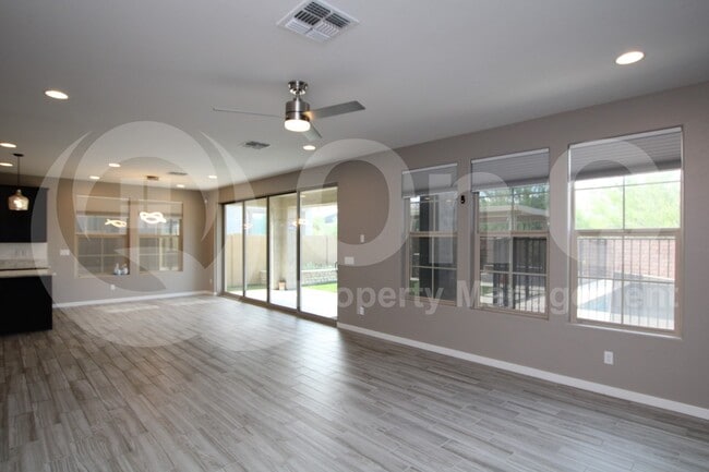 Photo - 824 E Ashurst Dr