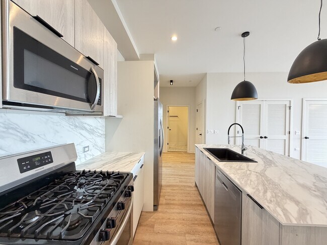 Photo - 3207 N Narragansett Ave Unit 703