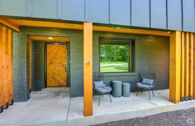 Building Photo - 930 Downey Dr Rental