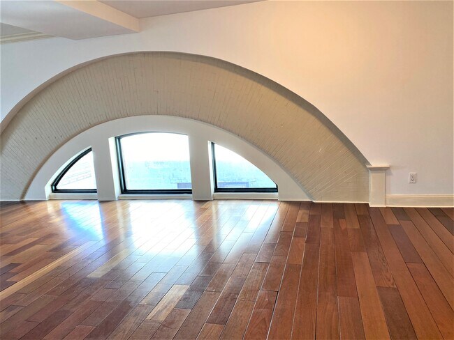 Photo - 1 S Astor St