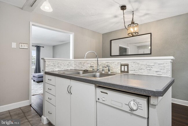 Photo - 200 Maplewood Dr