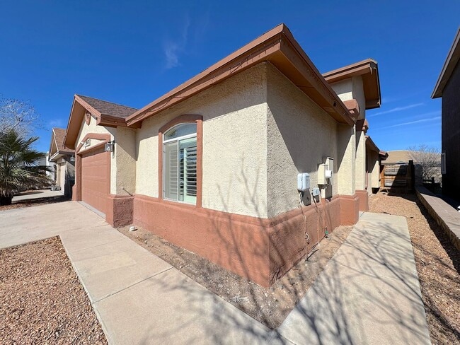 Photo - East El Paso 4 bed Refrig A/C close to Park!