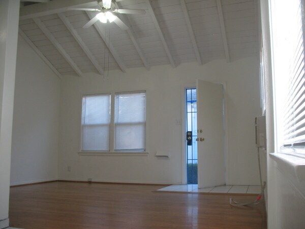 Living Area - 726 1/2 Westmount Dr Unit no  #