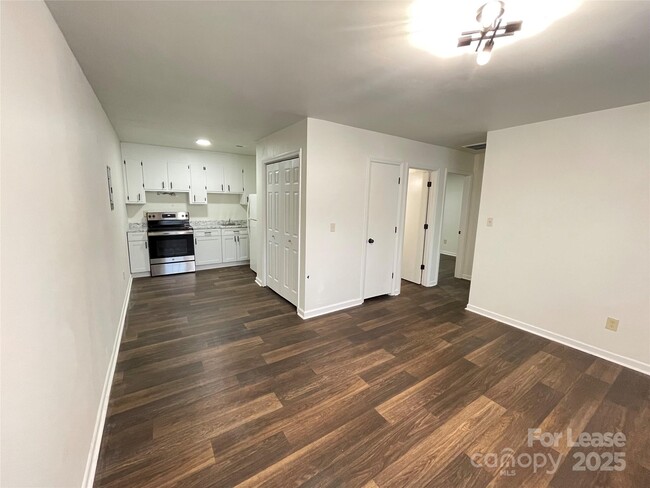 Photo - 810 S Dalton St Apartment