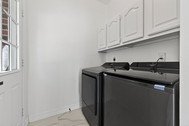 Photo - 2431 Parkwood Ln