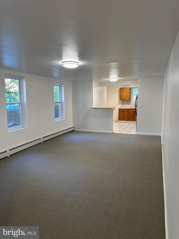 Building Photo - 132 E 18th St Rental